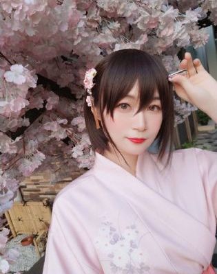 00后女警被审讯对象气到捶墙